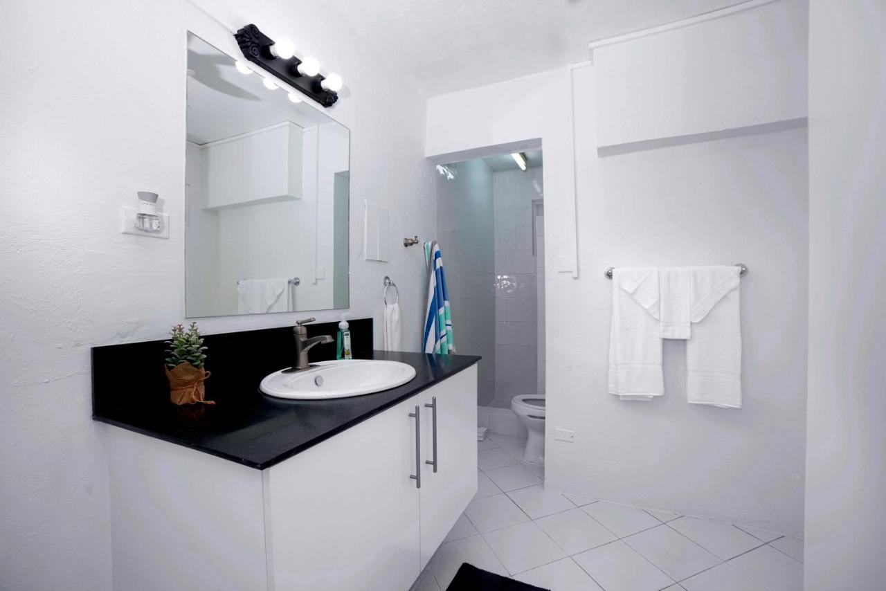 Banyan Beach House Villa Bridgetown Buitenkant foto